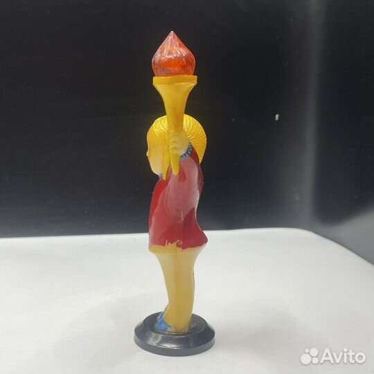 Кукла Девочка с факелом пластмасса СССР 15см (сзр)