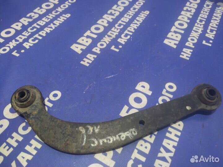 Задний левый поперечный рычаг Toyota Avensis седан
