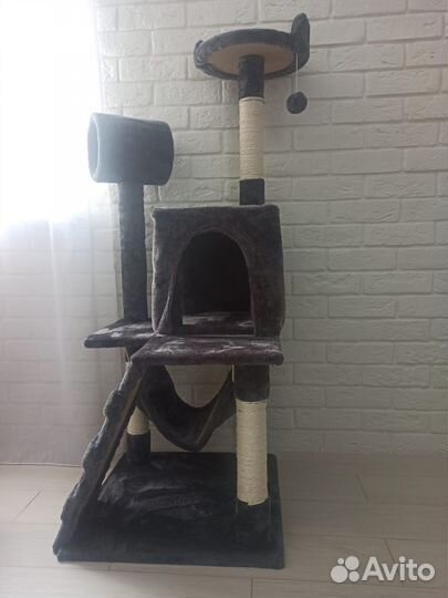 Кошачий домик с когтеточкой