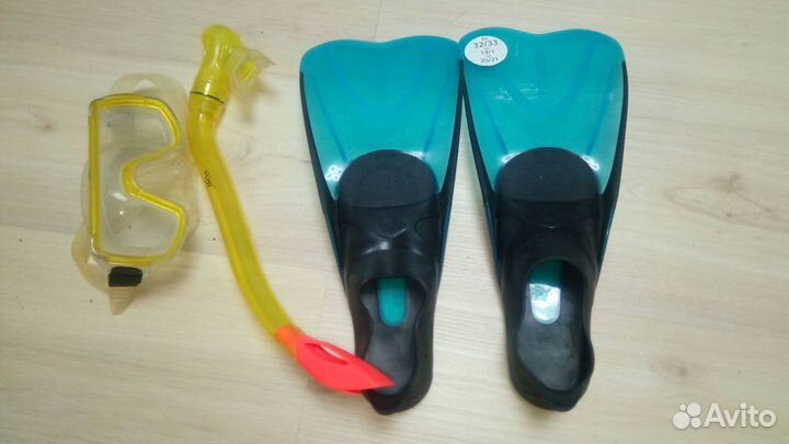 Маска с трубкой для плавания