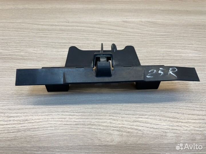 Дефлектор радиатора правый Renault Logan