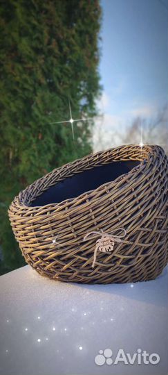 Кашпо из искусственного ротанга