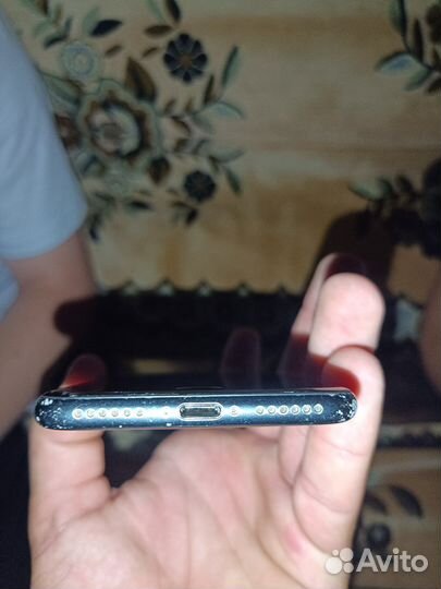 Телефон iPhone 7