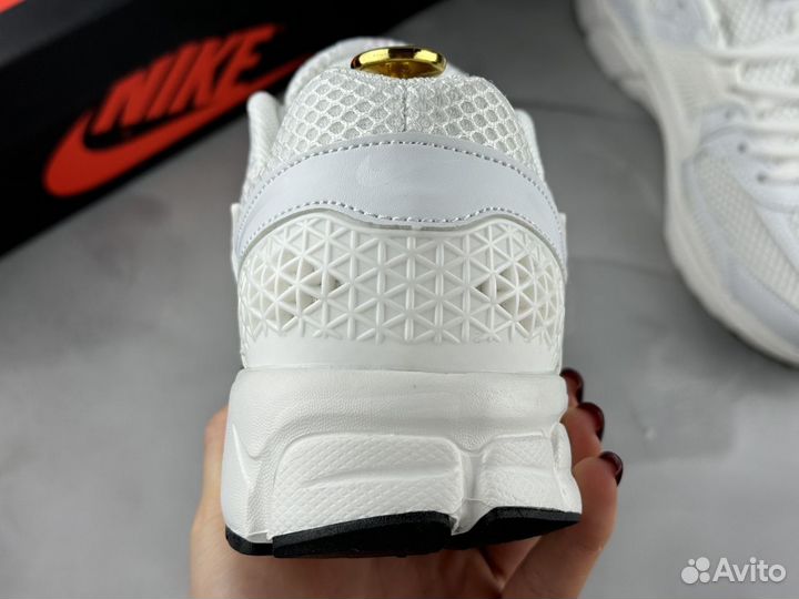 Мужские кроссовки Nike White Vomero 5