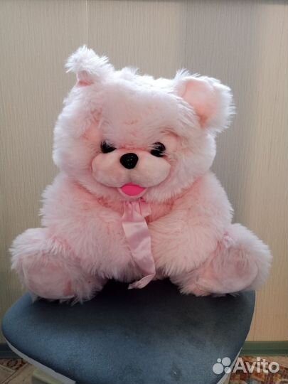Большой плюшевый медведь