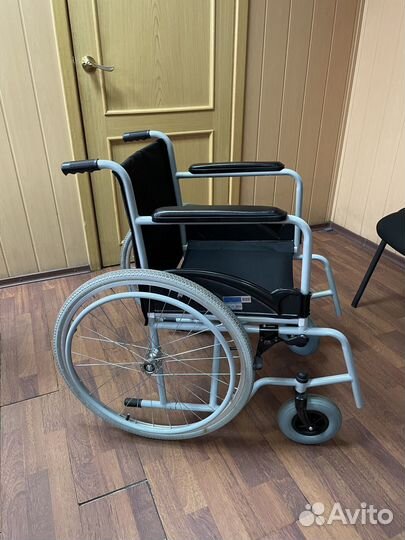 Инвалидная кресло-коляска Barry A2