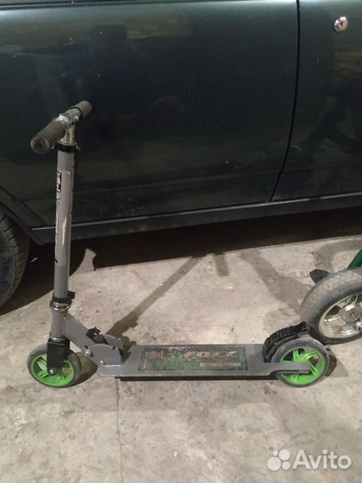 Детский велосипед с родительской ручкой и самокат