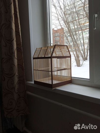 Деревянная клетка для птиц