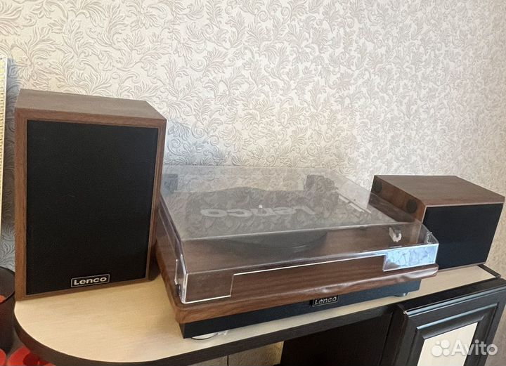 Виниловый проигрыватель Lenco LS-100WD с Bluetooth