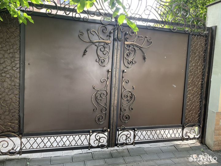 Ворота с калиткой распашные