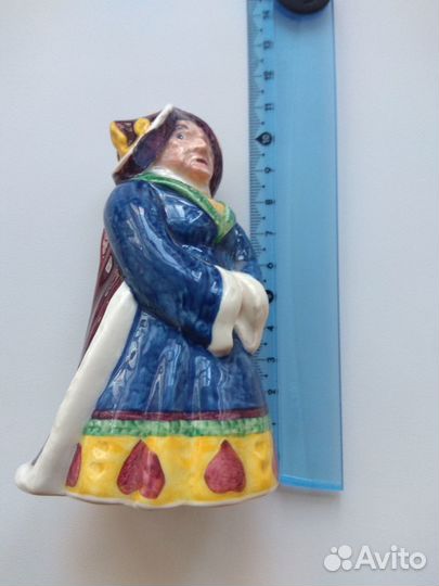 Статуэтка фарфор