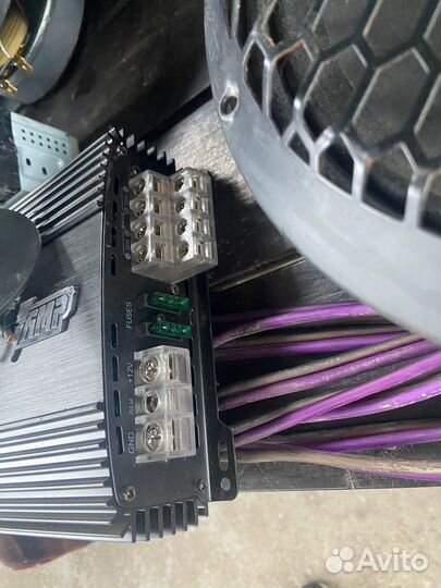 Комплект громкого автозвука