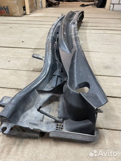 Жабо пластиковое Toyota Land Cruiser 200