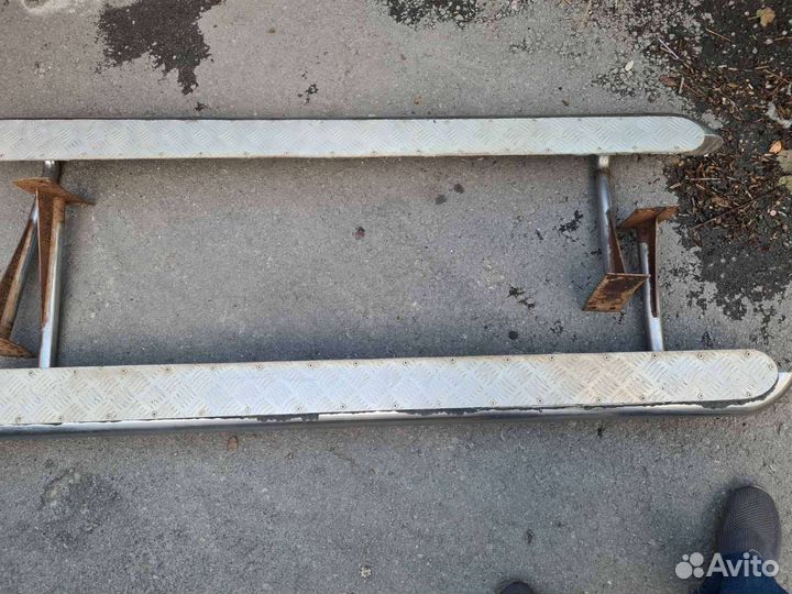 Ступенька порога для джипа