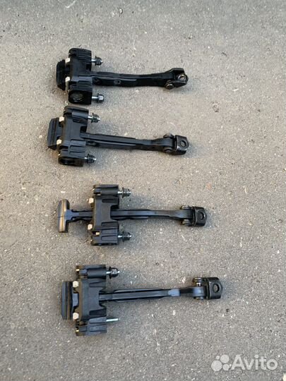 Ограничитель двери volvo s60