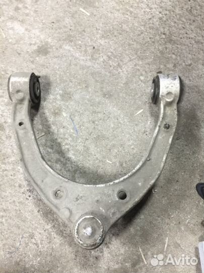 Рычаг верхний передний правый Volkswagen Touareg