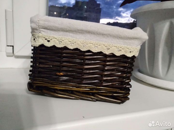 Корзинка плетеная, формы для кексов