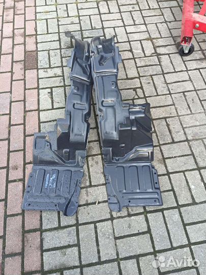 Подкрылок передний Додж Стратус купэ 01-05