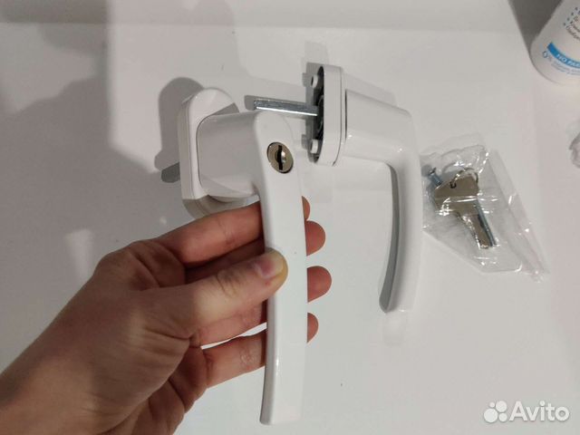 Ручка оконная с замком