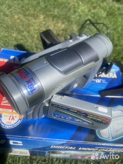 Видеокамера JVC