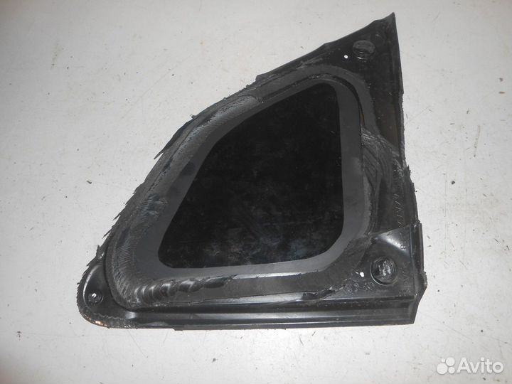 Стекло кузовное заднее левое. 15 год