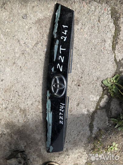 Накладка двери багажника Toyota Caldina