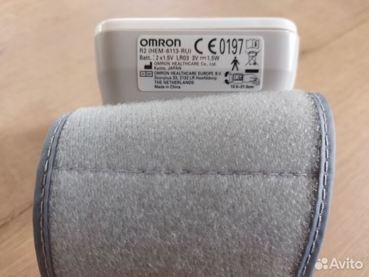 Продам тонометр Omron