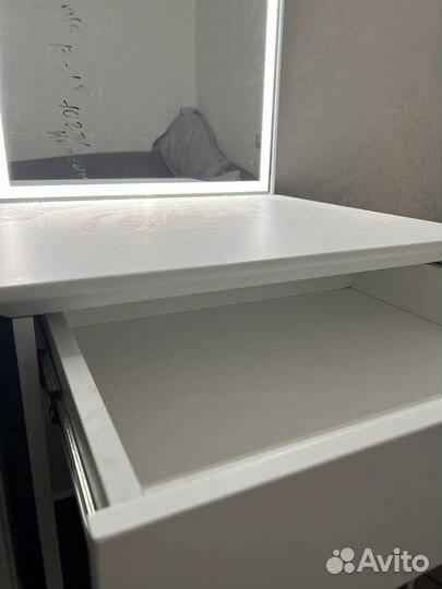 Косметический стол