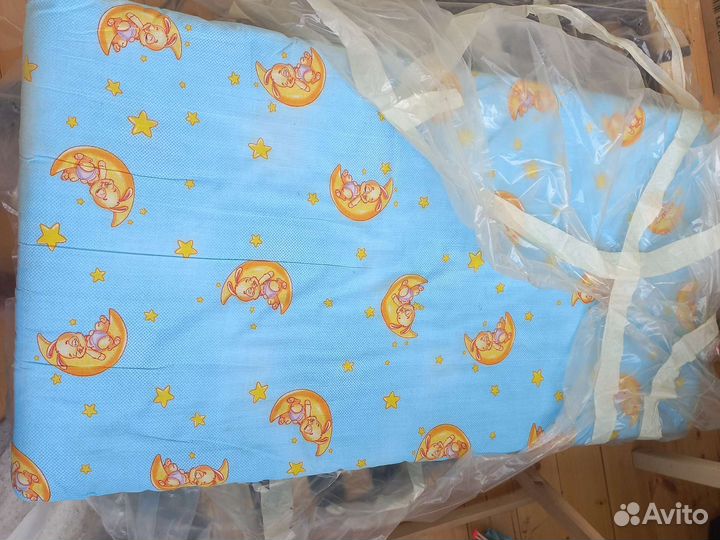 Детская кроватка с матрасом