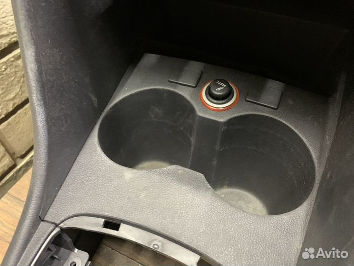 Volkswagen Polo Sedan Консоль центральная