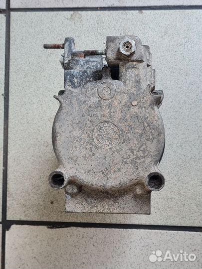 Компрессор кондиционера Kia Magentis 2001г