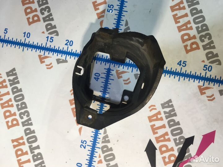 Тойота Хайлюкс Кронштейн противотуманный фары