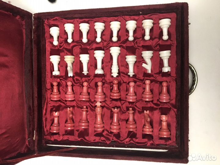 Шахматы из мрамора и оникса