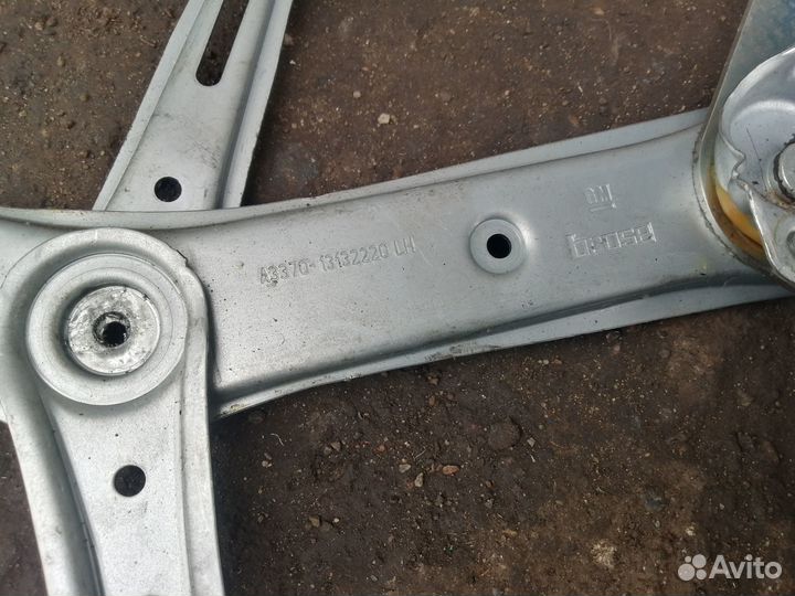 Стеклоподъемник передний Opel Zafira B