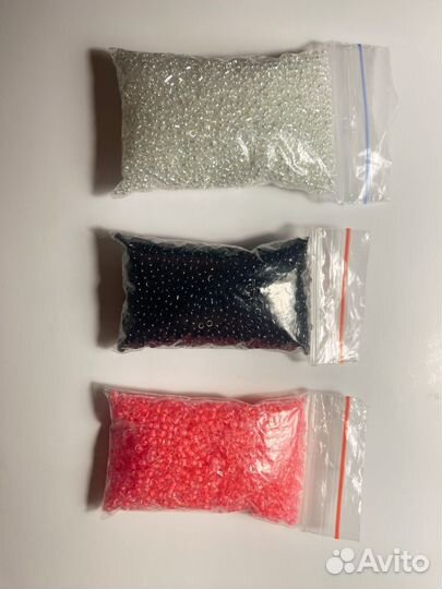 Белый,черный, розовый бисер набор