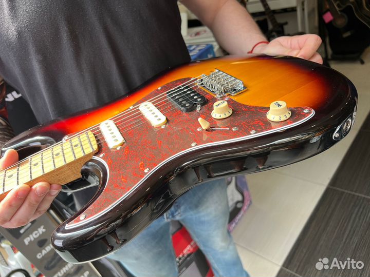 Электрогитара леворукая стратокастер