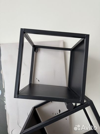 Подставка дизайнерская металлическая для книг