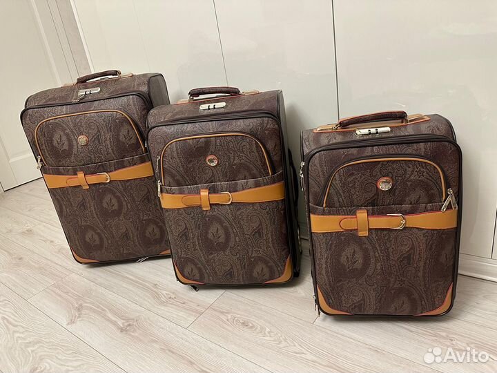 Чемоданы на колесах Etro