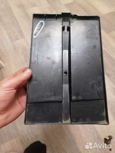 Поддон акб Renault Logan 648947133R