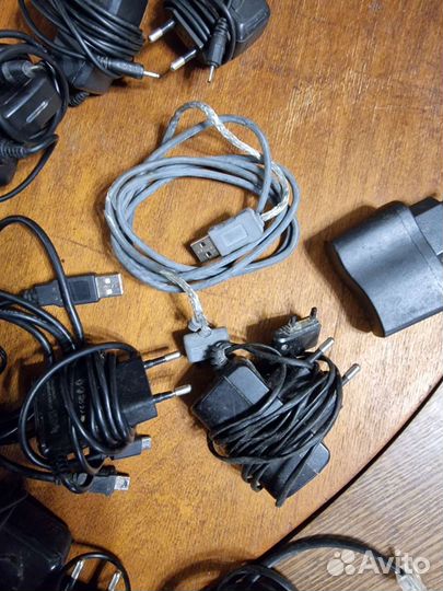 Зарядное устройство для телефона разные