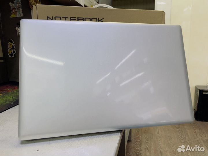 Новый Ноутбук i7/8Gb/SSD256/UHD Комплект