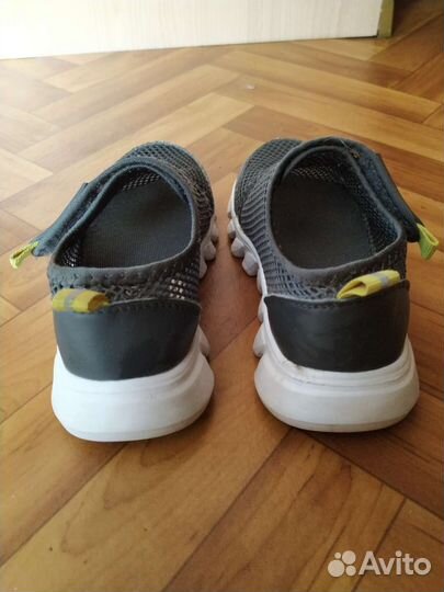 Кроссовки летние