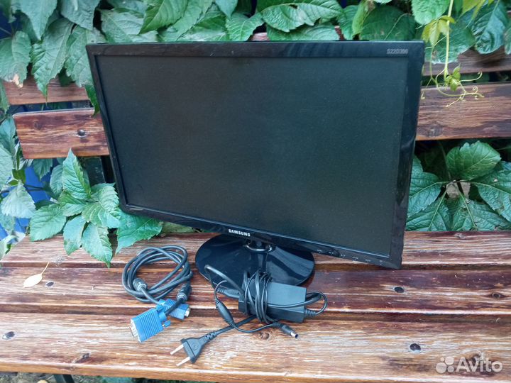 Монитор Samsung S22D300NY