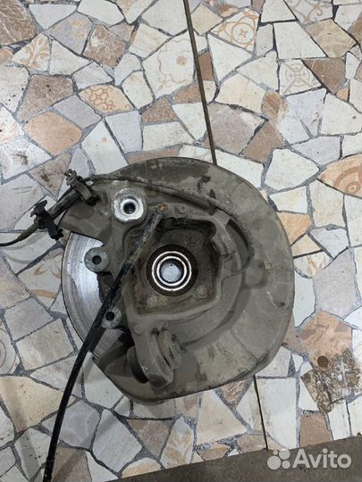 Кулак поворотный задний левый Bmw 530I седан 3.0