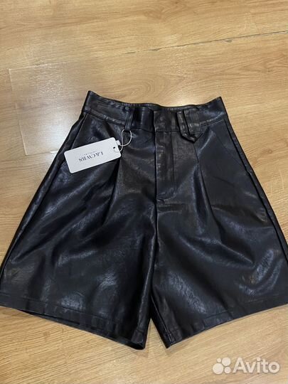Кожаные шорты