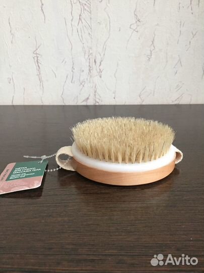 Массажная щетка