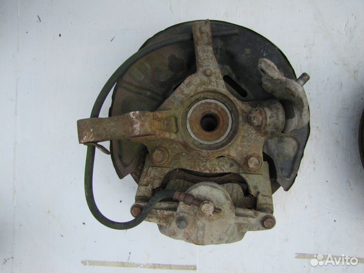 Toyota Avensis поворотный кулак