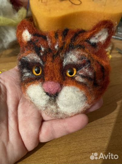 Брошь « тигрик» ручная работа, валенная шерсть