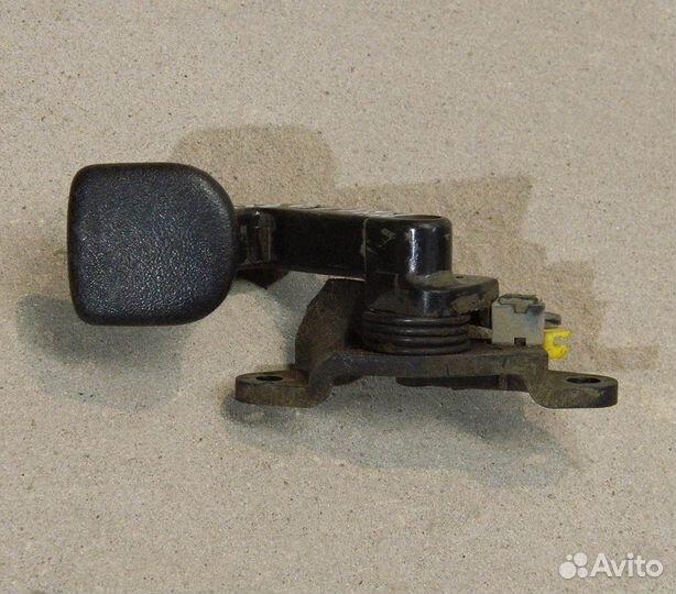 Ручка двери задней левой внутр. Nissan Maxima J30