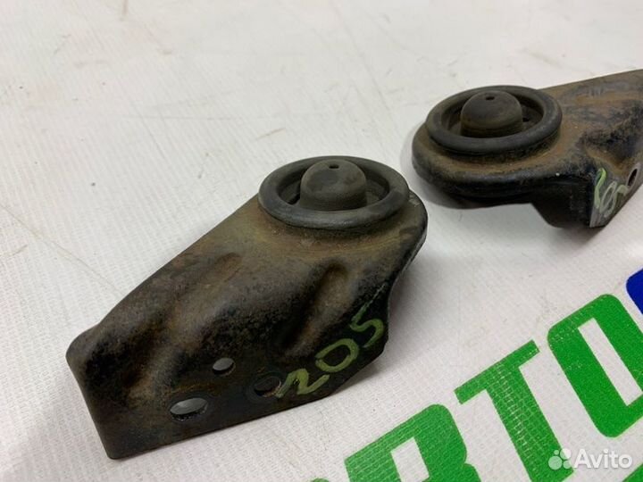 Кронштейн крепления радиатора передний Hyundai